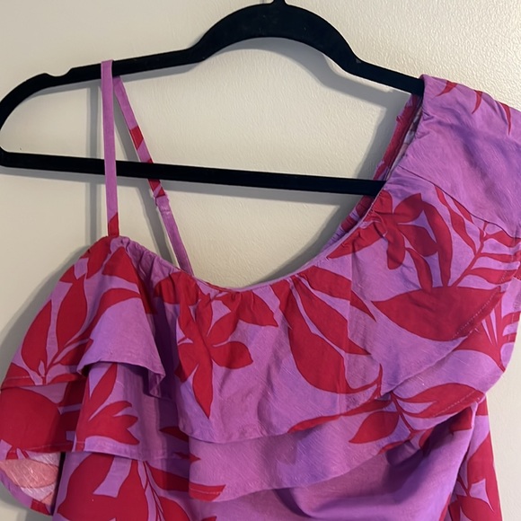 Old Navy Fuschia/Pink Floral One Shoulder Blouse - Picture 2 of 6